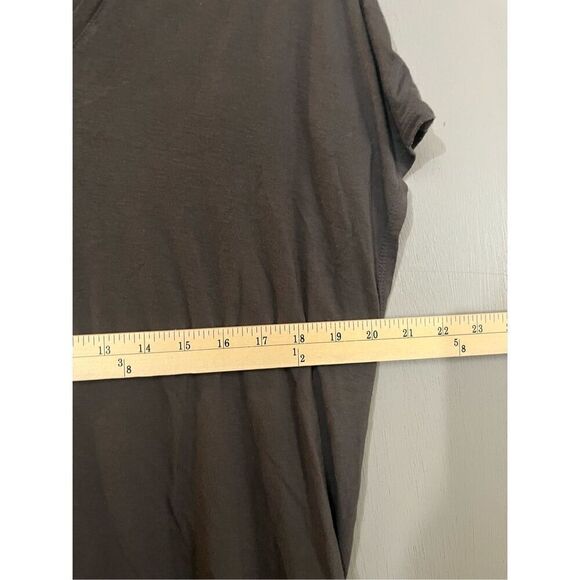 Women’s Banana Republic Gray V-Neck Top size medium - Picture 7 of 8